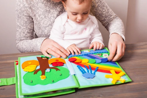 Mainan Edukatif Bayi 0–12 Bulan